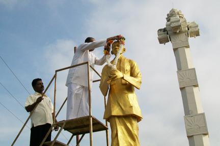 Selvanayagam's Statue1